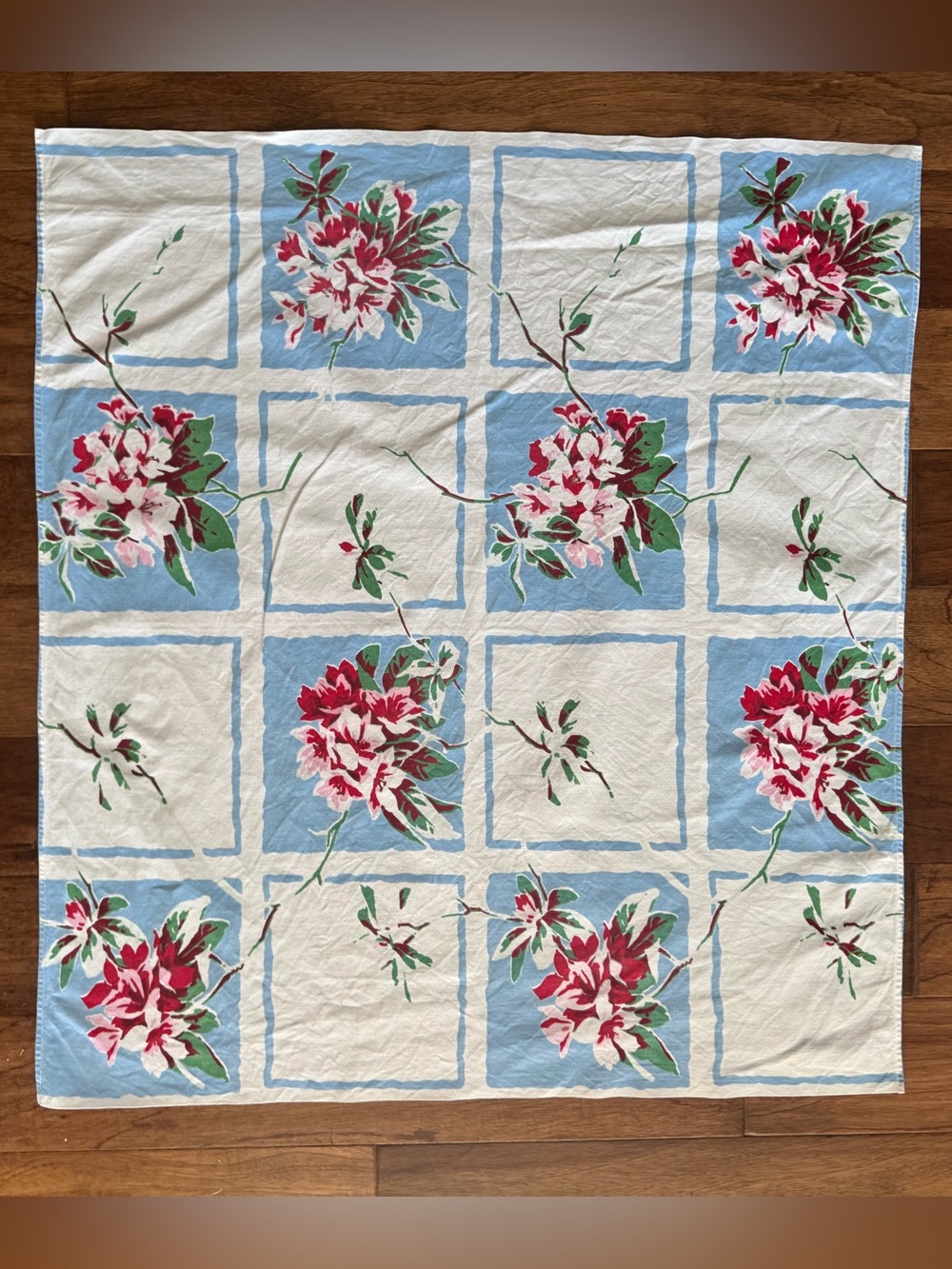 Vintage 1940-1950’s Cotton Tablecloth Flower Boquets 35” X 31”